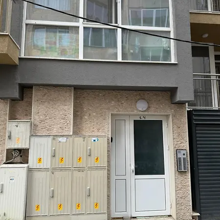 2-bedroom With Private Parking Fast Wifi 3-aircon 3-smarttvs Workdesk Youtube Premium And Netflix Apartment