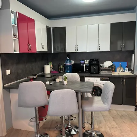 2-bedroom With Private Parking Fast Wifi 3-aircon 3-smarttvs Workdesk Youtube Premium And Netflix Appartamento *