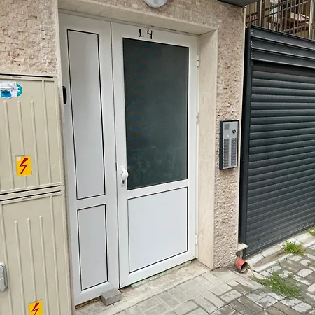 2-bedroom With Private Parking Fast Wifi 3-aircon 3-smarttvs Workdesk Youtube Premium And Netflix Appartamento Varna