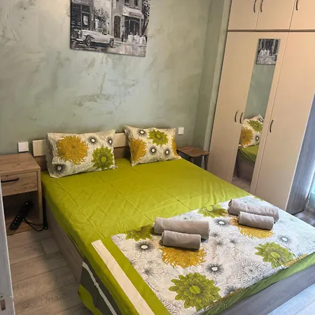 Appartement 2-bedroom With Private Parking Fast Wifi 3-aircon 3-smarttvs Workdesk Youtube Premium And Netflix *