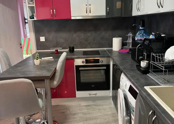 Apartment 2-bedroom With Private Parking Fast Wifi 3-aircon 3-smarttvs Workdesk Youtube Premium And Netflix *