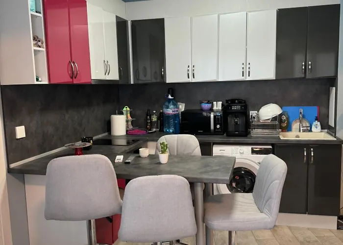 2-bedroom With Private Parking Fast Wifi 3-aircon 3-smarttvs Workdesk Youtube Premium And Netflix Appartamento *