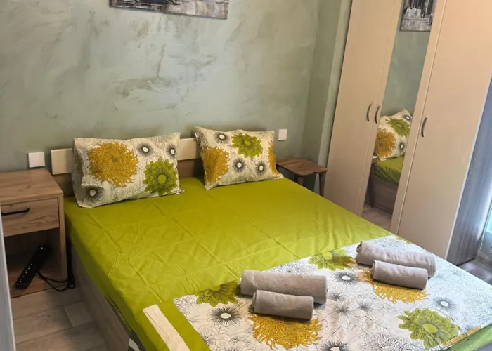 Apartment 2-bedroom With Private Parking Fast Wifi 3-aircon 3-smarttvs Workdesk Youtube Premium And Netflix *